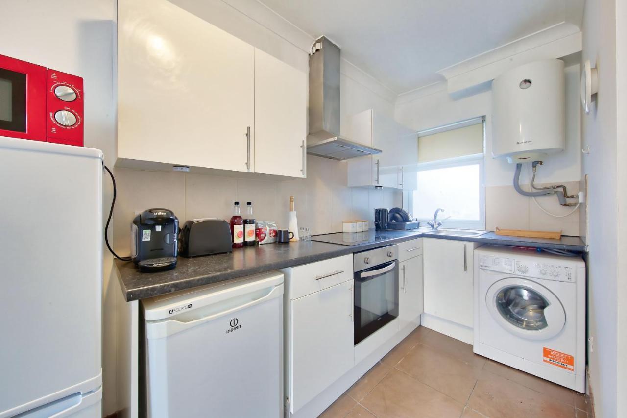 Stunning One Bedroom Studio In Tooting Broadway * Londra